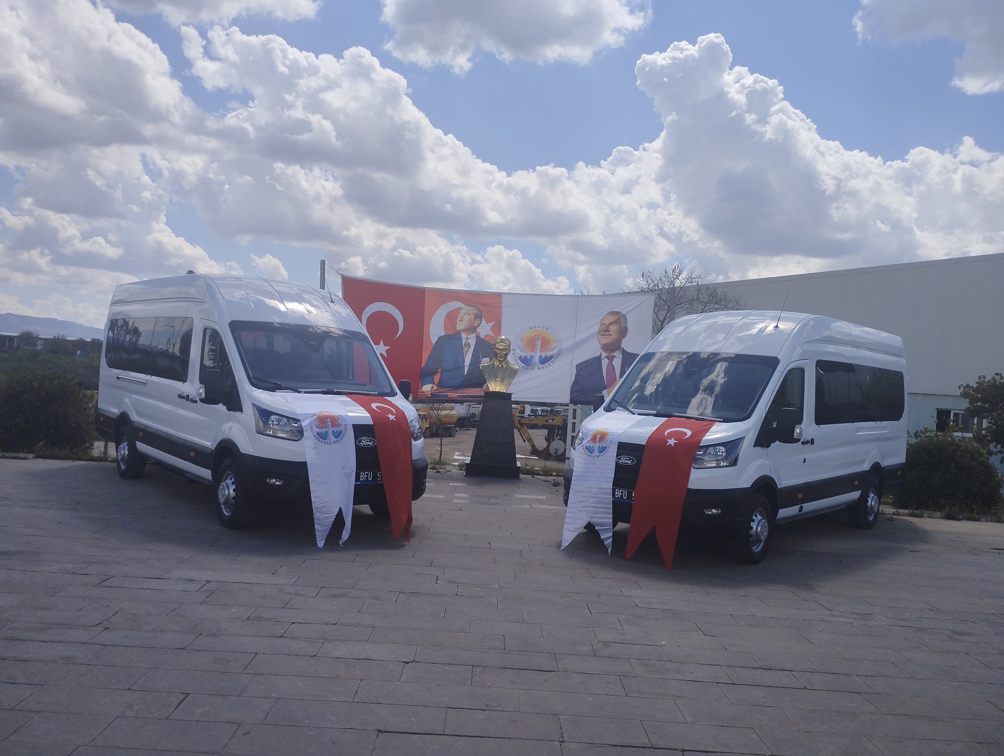 Adana Büyükşehir Belediyesi filosuna 4 yeni araç kattı