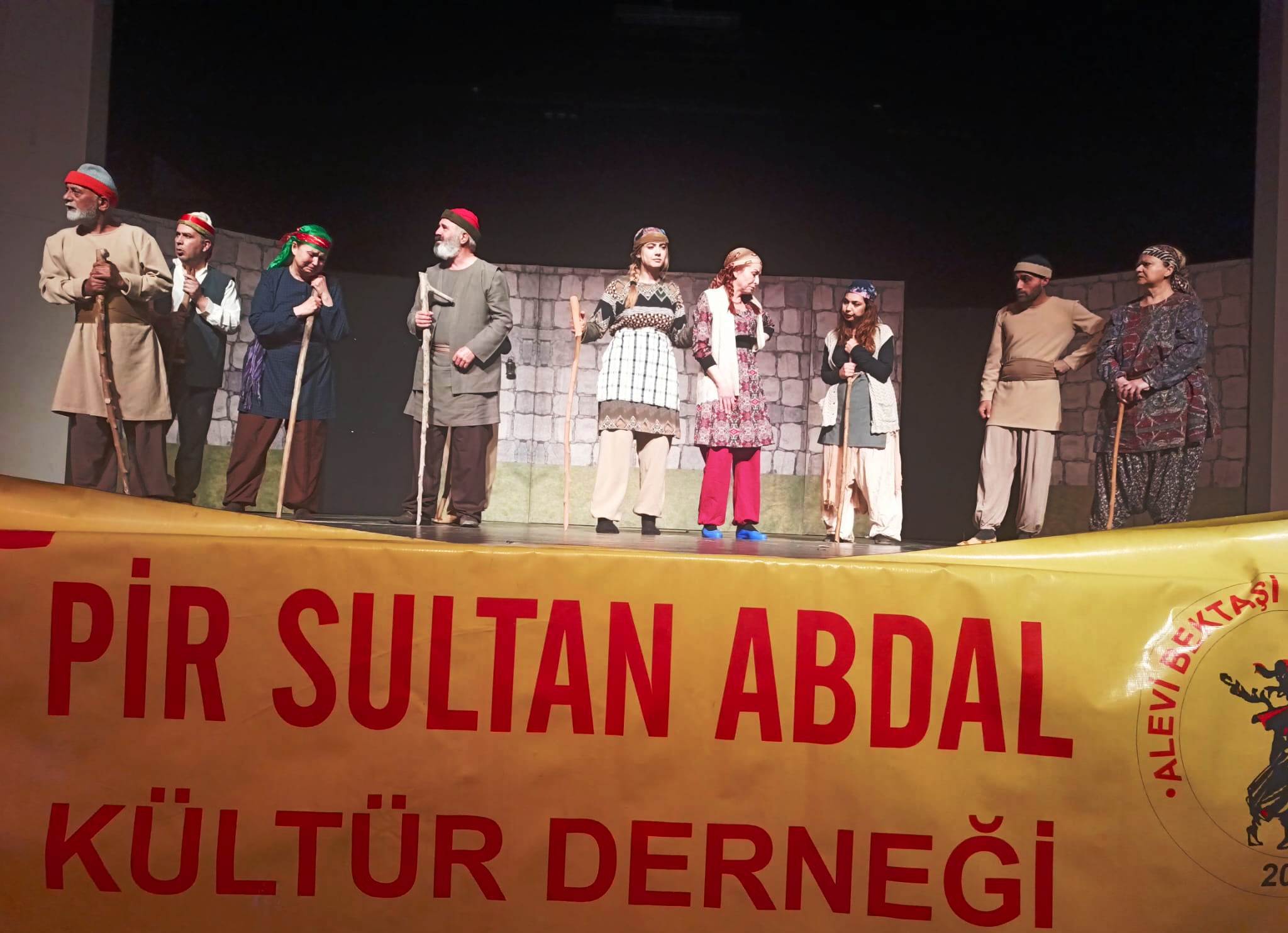 Adanalı Dost Oyuncular “Pir Sultan Abdal”ı Malatya’da sahneledi
