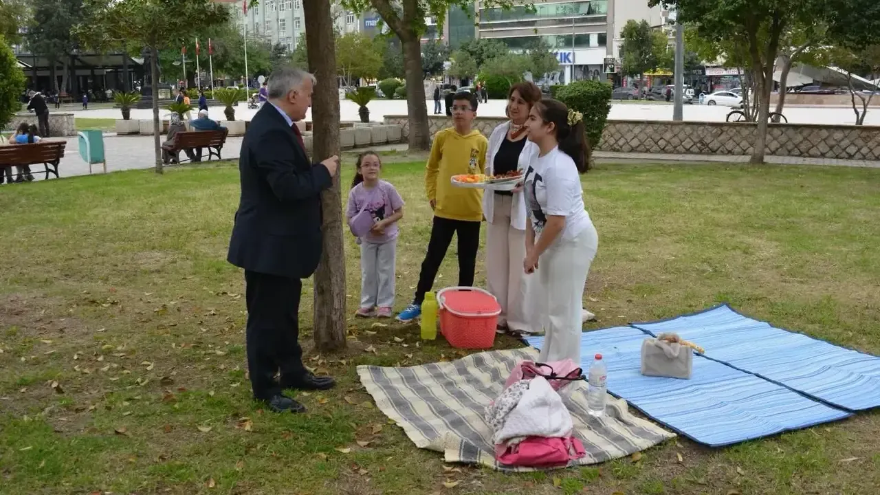 Ceyhan Kaymakamı Ramazan Kurtyemez öğrencilerle piknikte buluştu
