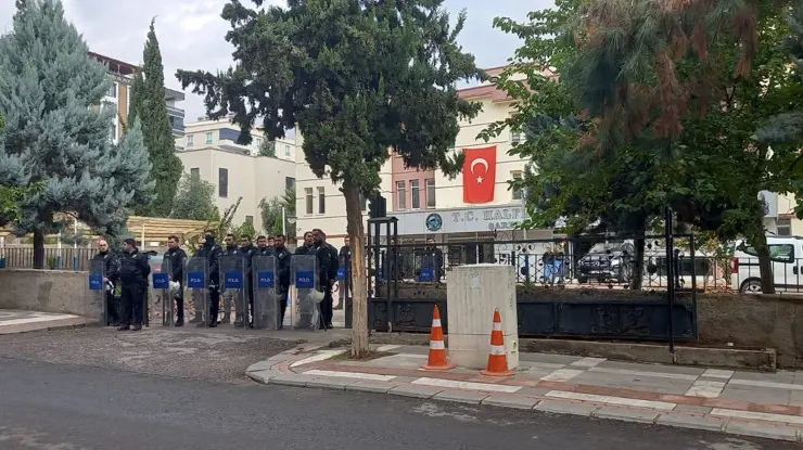 Halfeti Belediyesi'ne operasyon. Eski başkan dahil 47 gözaltına alındı