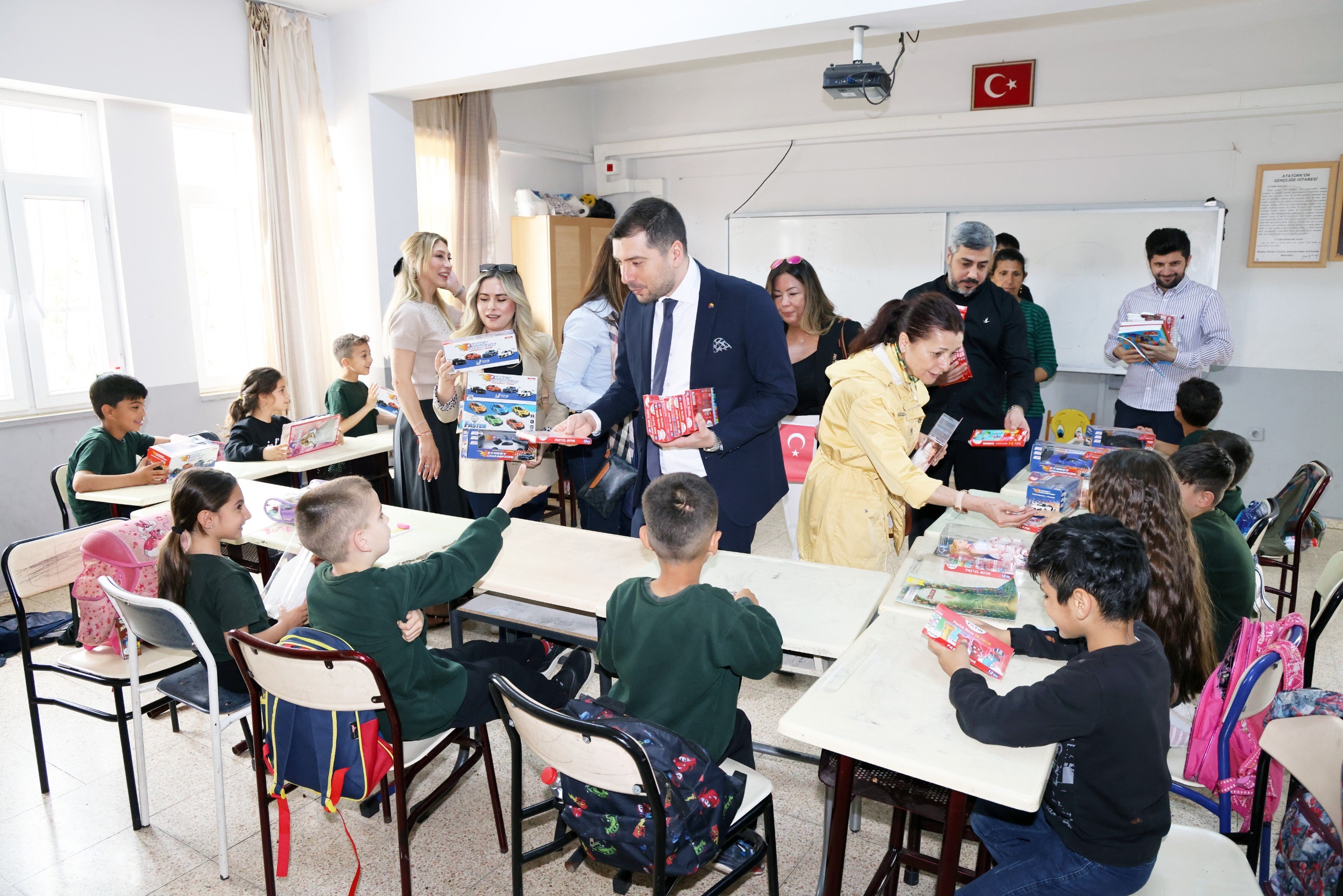 Girişimcilerden çocuklara 23 Nisan sürprizi