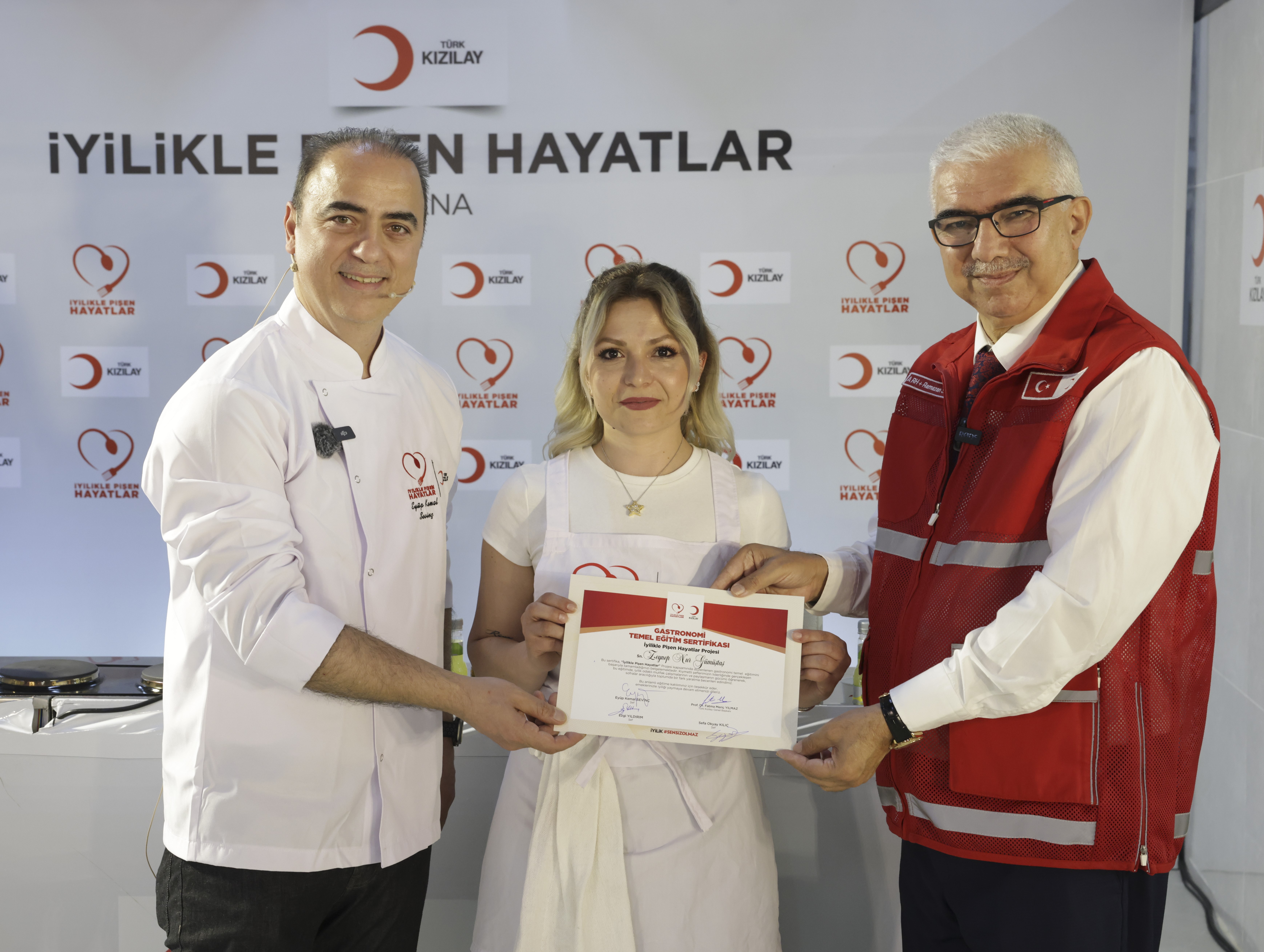 Adana'da kadınlar aşçılık atölyesinde eğitim aldı