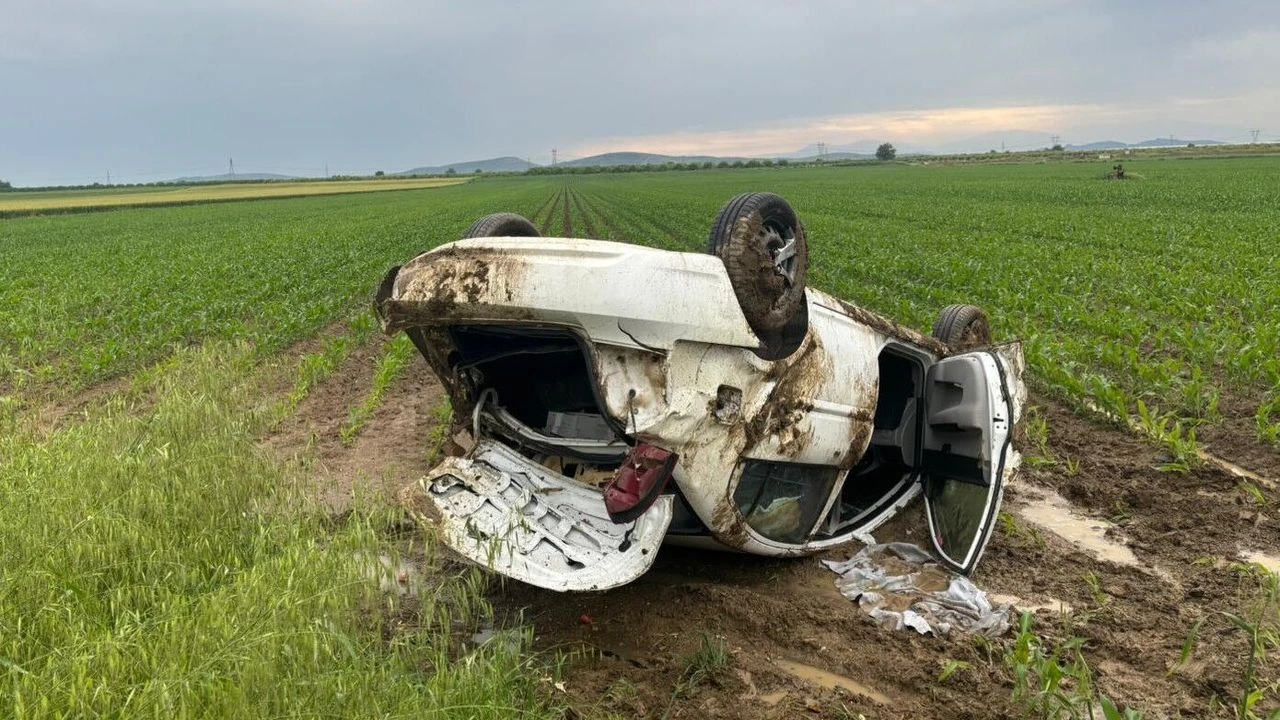 Kozan’da otomobil devrildi: 4 kişi yaralandı