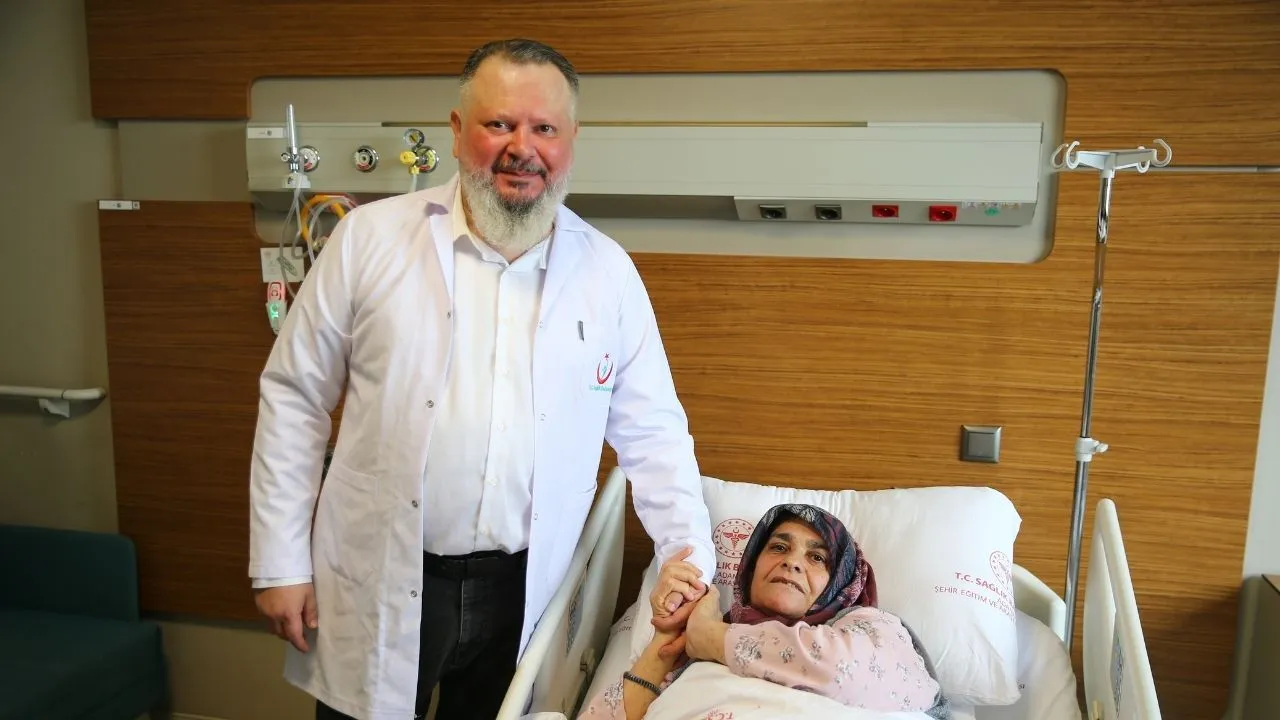 Adana’da 61 yaşındaki kadın 20 kiloluk tümörden 3 ameliyatla kurtuldu