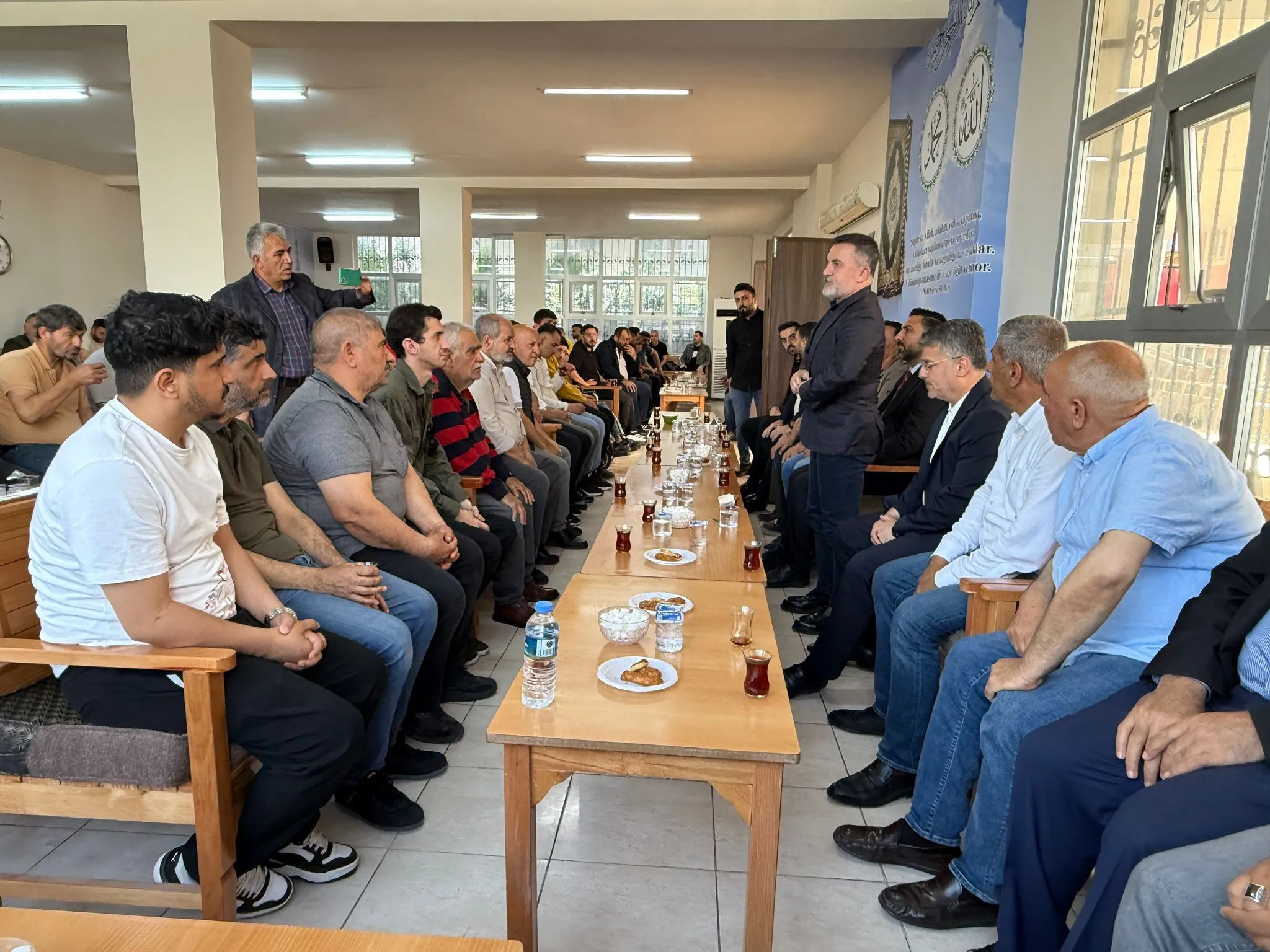 AK Parti heyeti Dağlıoğlu Mahallesi’nde vatandaşlarla bir araya geldi