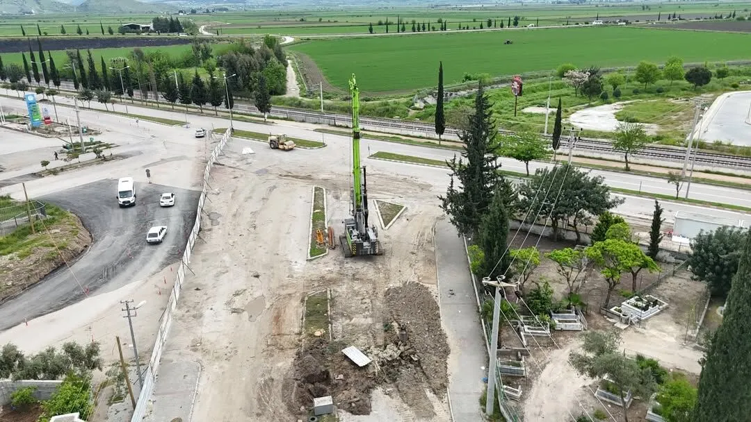 Ceyhan’da ilk araç üst geçit köprüsü projesi başladı