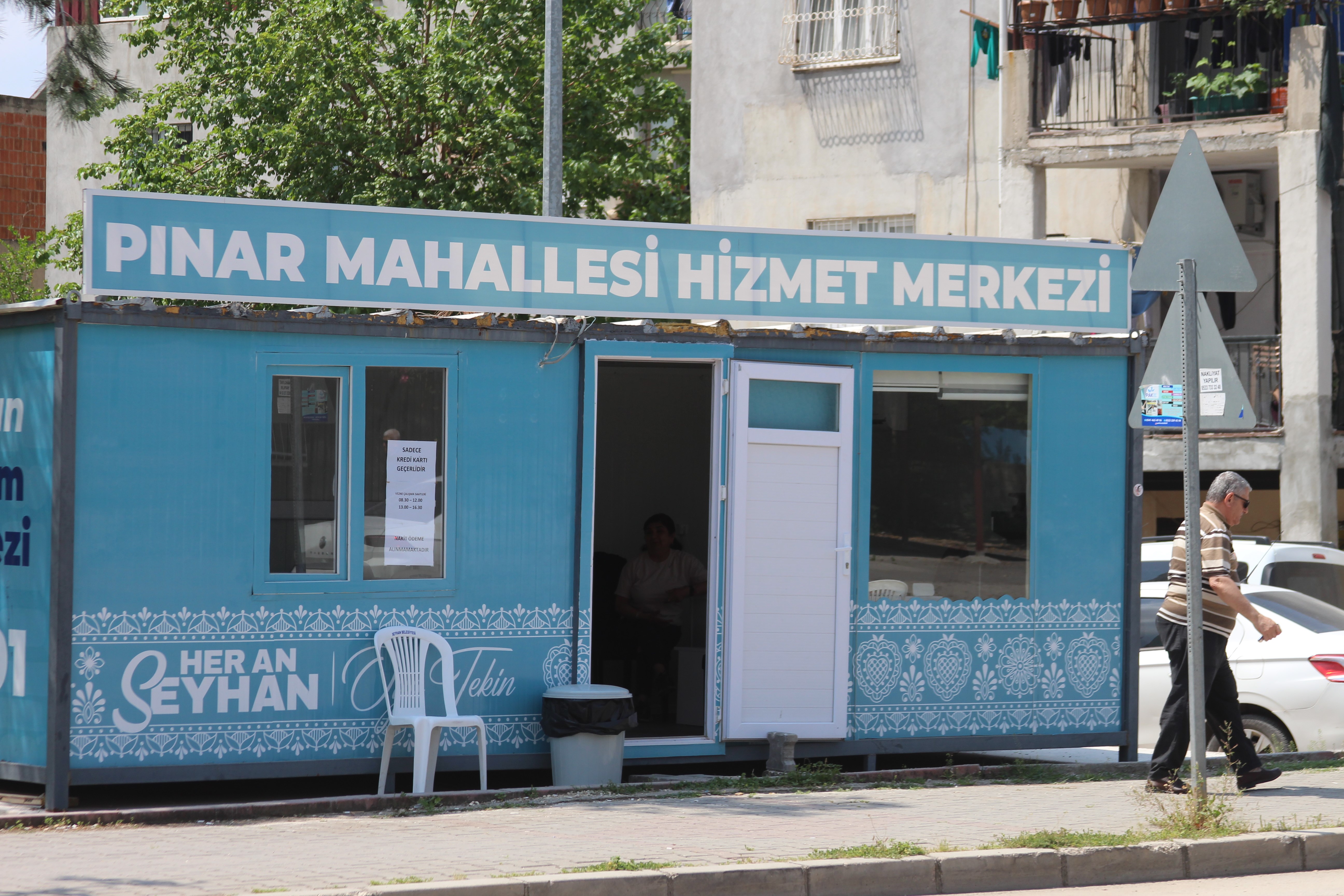 Seyhan Belediyesi muhtarlığın karşısına hizmet noktası kurdu