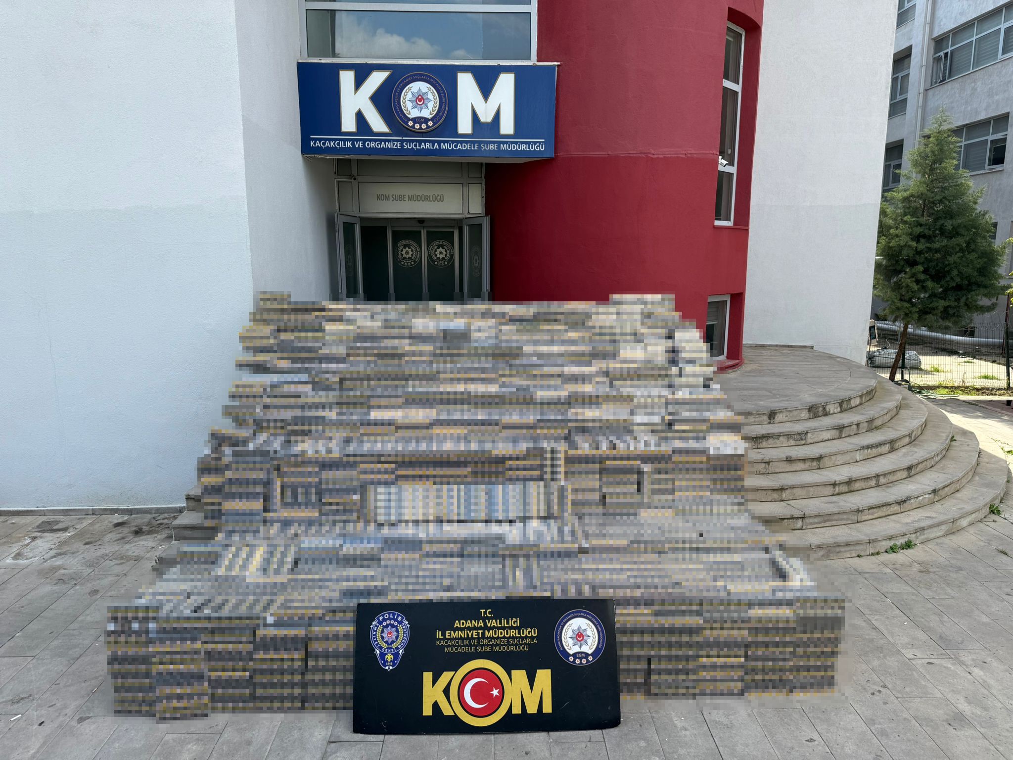 Adana'da 127 bin paket kaçak sigara ele geçirildi