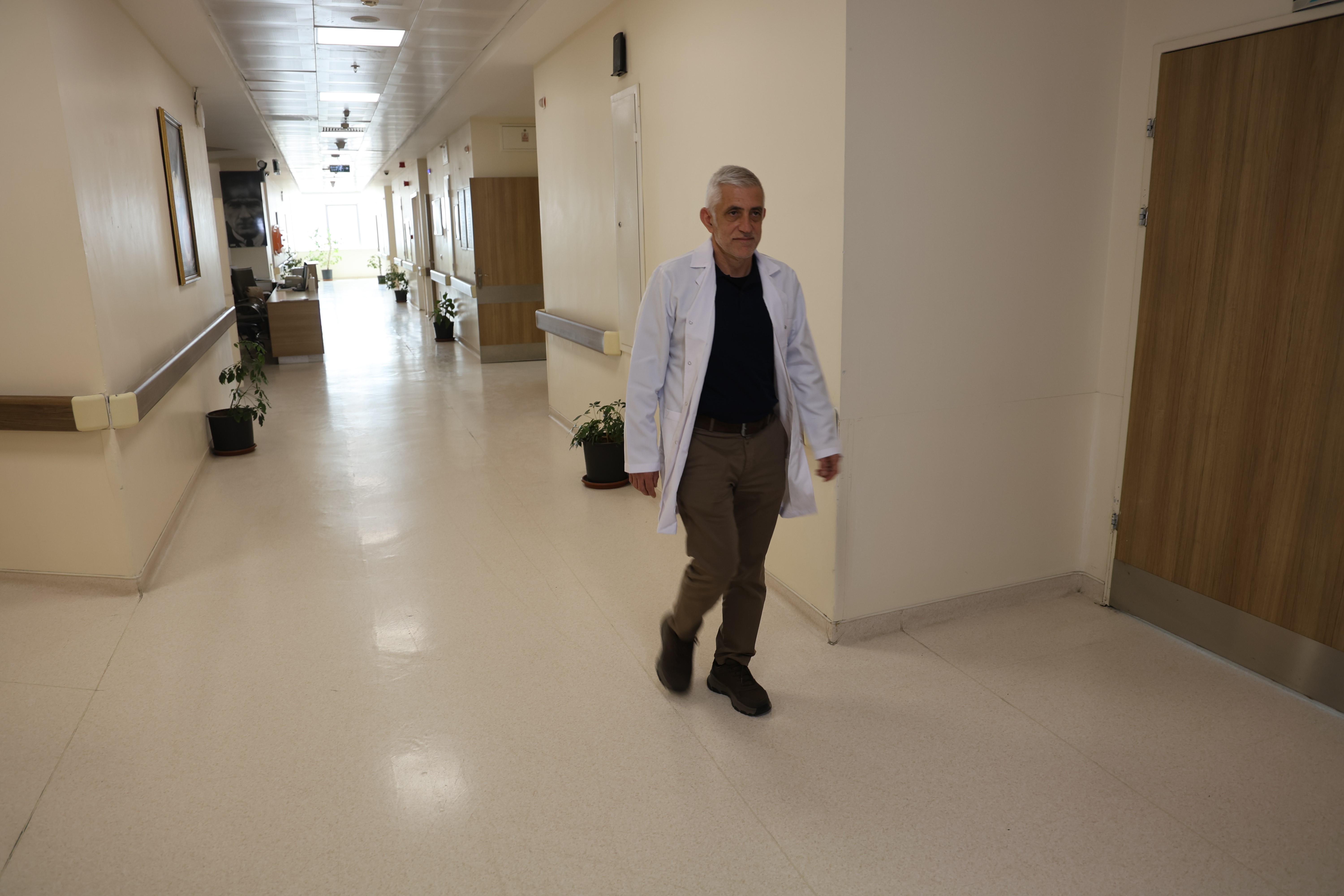 61 yaşındaki beyin cerrahı, maraton koşusunda uluslararası ödül kazandı