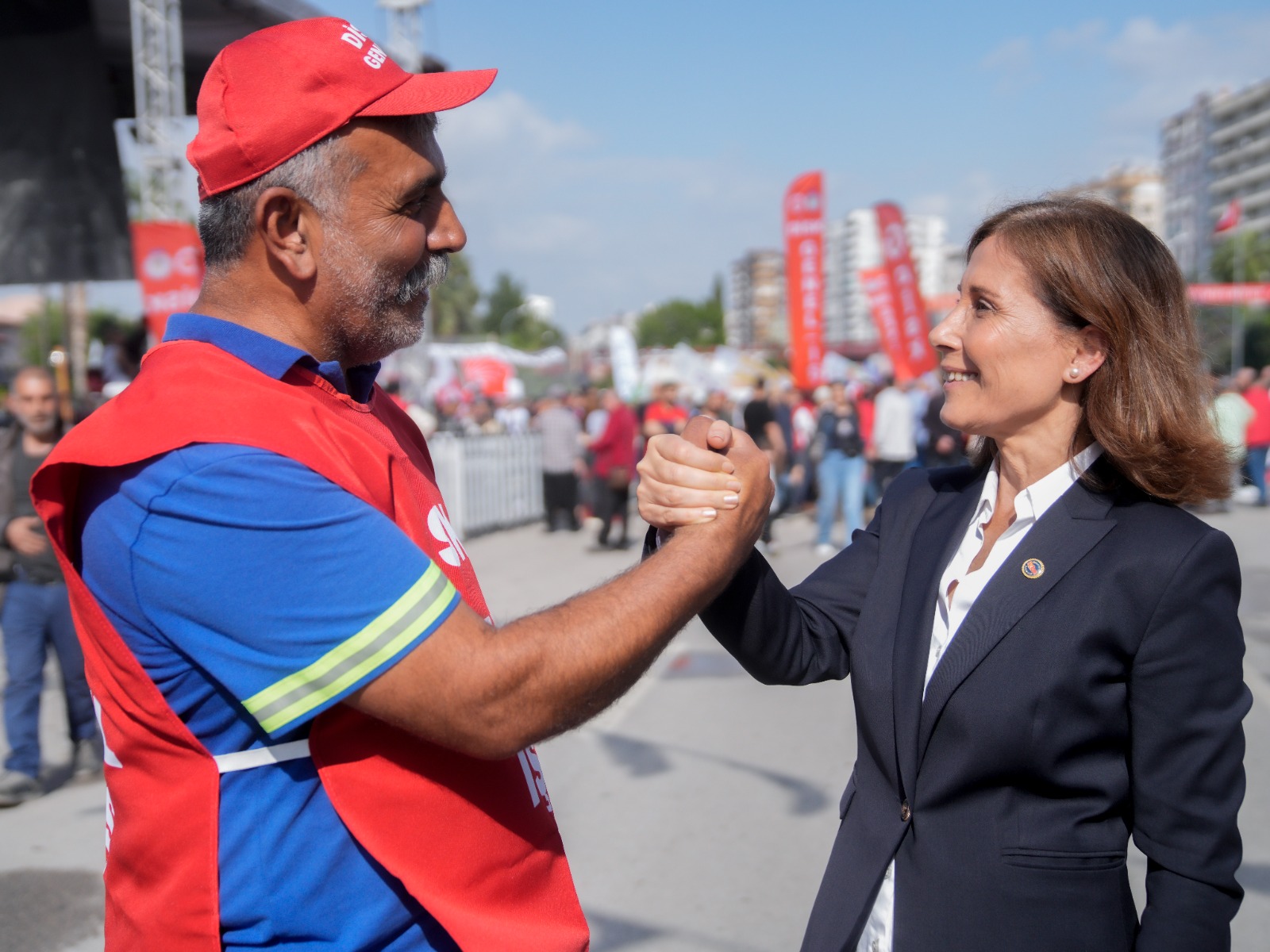 Oya Tekin ''Zulmün önünde eğilmeyen, emeğinden güç alan tüm onurlu yüreklere selam olsun!''