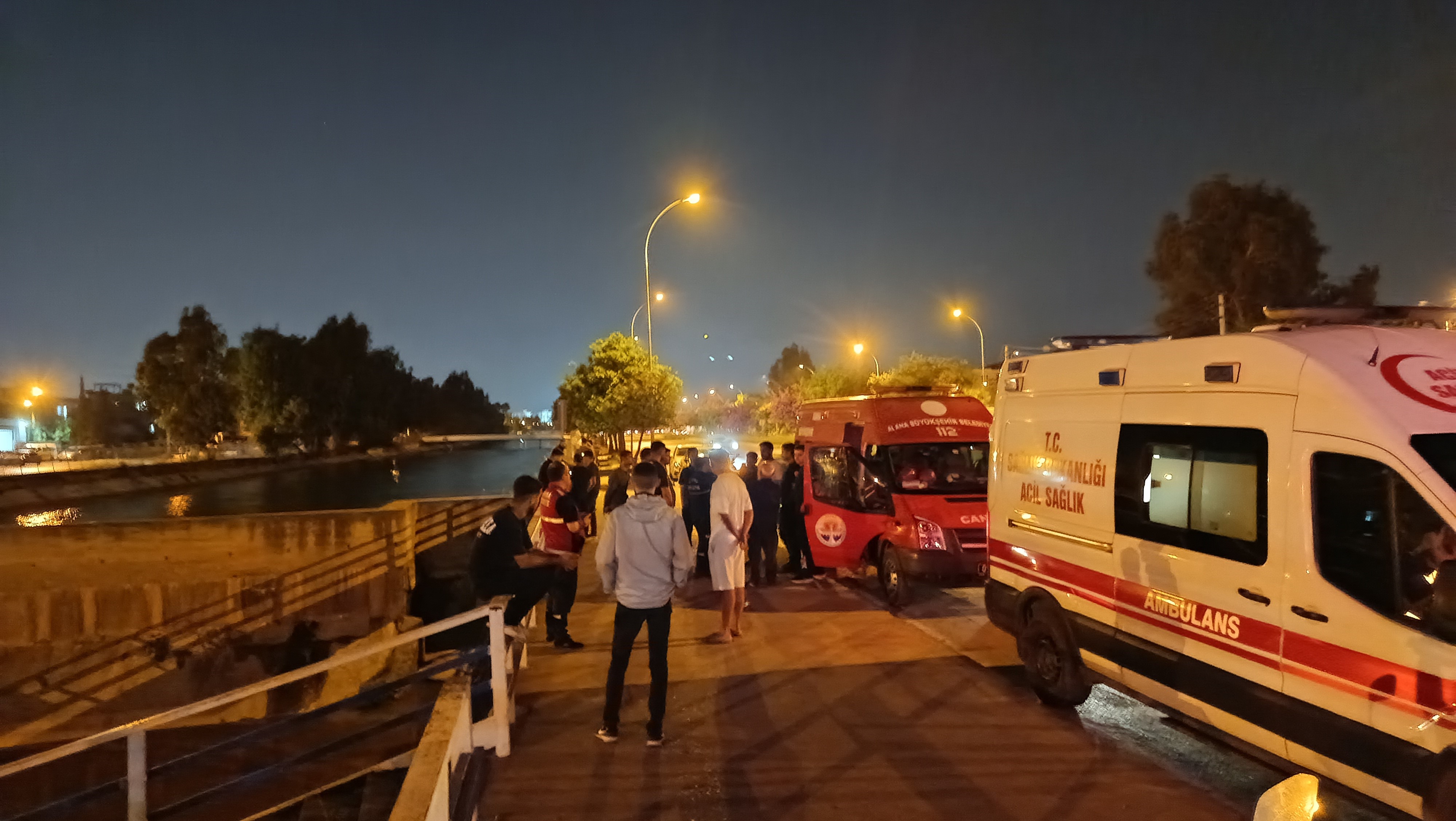 Arkadaşıyla otururken kanala düştü, akıntıya kapılıp kayboldu