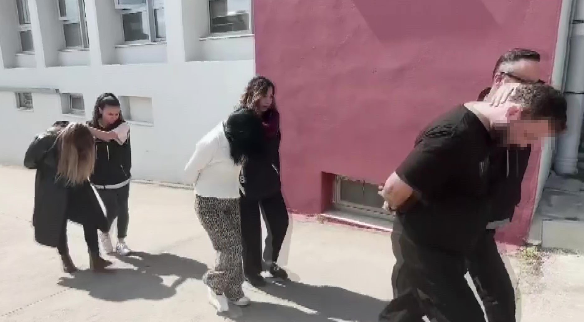 Adana'da 20 kilo esrar ele geçirildi