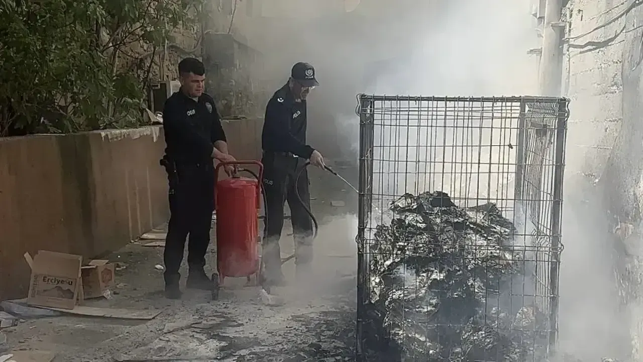 Feke’de atık kağıt yangını kısa sürede söndürüldü