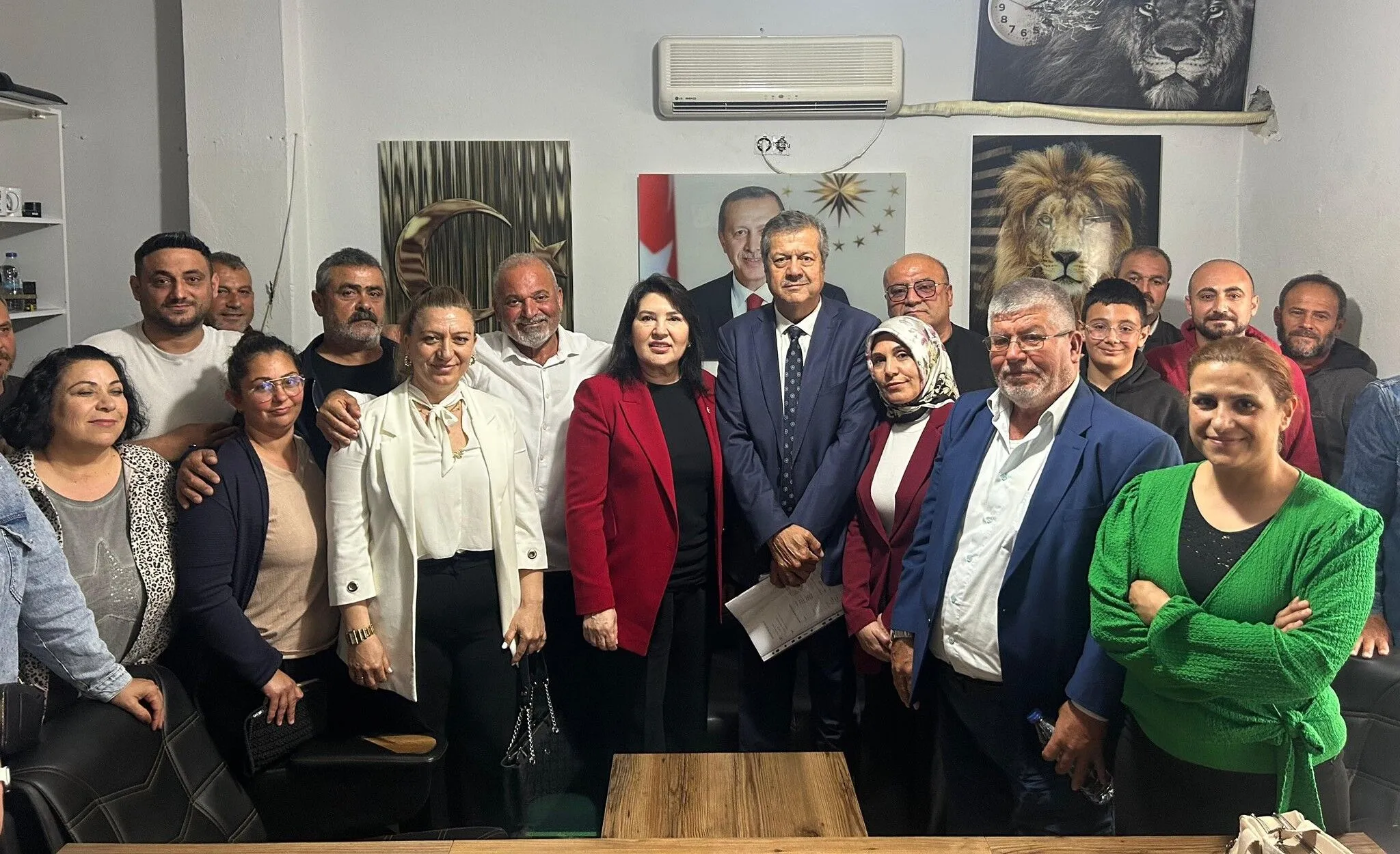 Sunay Karamık Karataş’ta vatandaş ve esnafla bir araya geldi