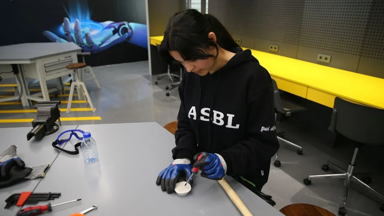 Adanalı lise öğrencisinden kabak lifli betonla 3 ödüllük başarı
