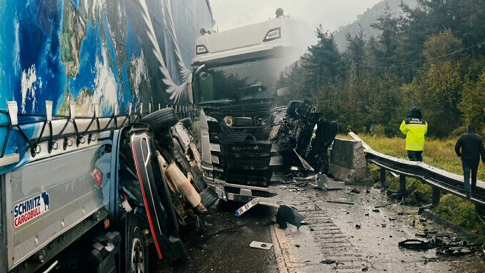 Pozantı-Tarsus Otoyolu’nda zincirleme kaza: 1 kişi hayatını kaybetti