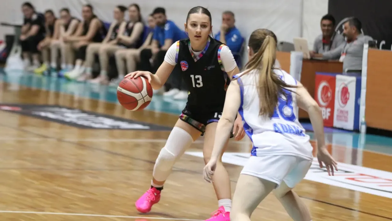 Adana BŞB U18 kızlar turnuvaya galibiyetle başladı