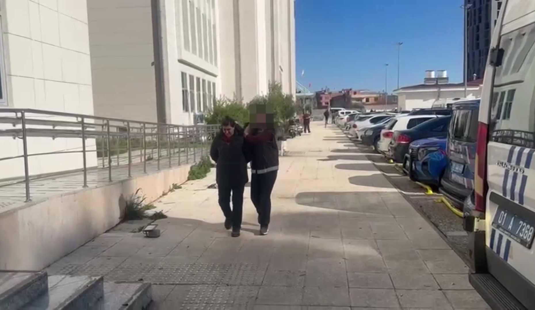 Adana'da uyuşturucu firarisi 22 hükümlü yakalandı