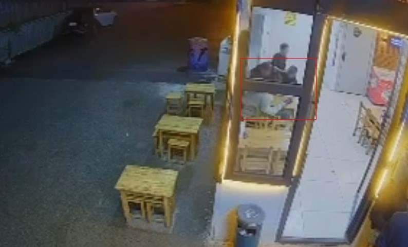Adana'da 5 döner yiyip hesap ödemeden lüks araçlarına binip kaçtılar!