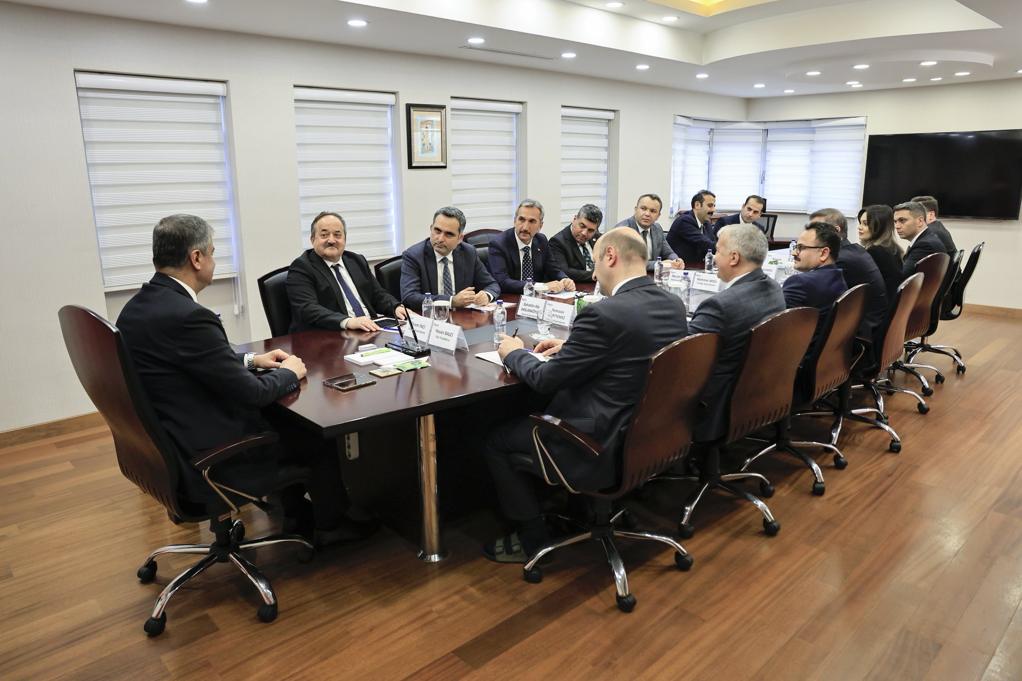 Adana’da ilçelere yönelik hizmetler masaya yatırıldı
