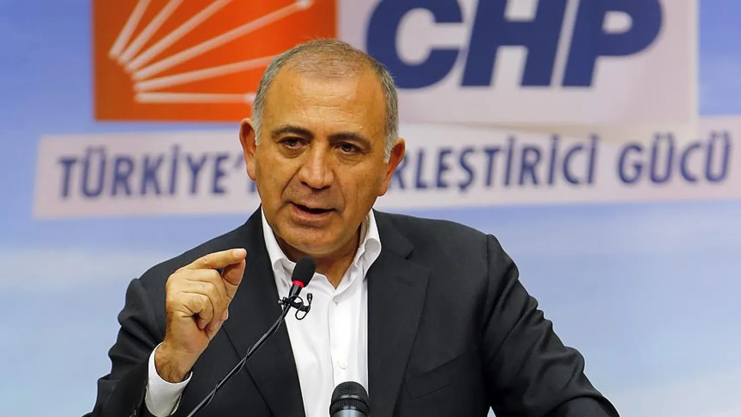 Kayyum Gürsel Tekin'den Adana'da yaşayan CHP'li üyeye hakaret davası