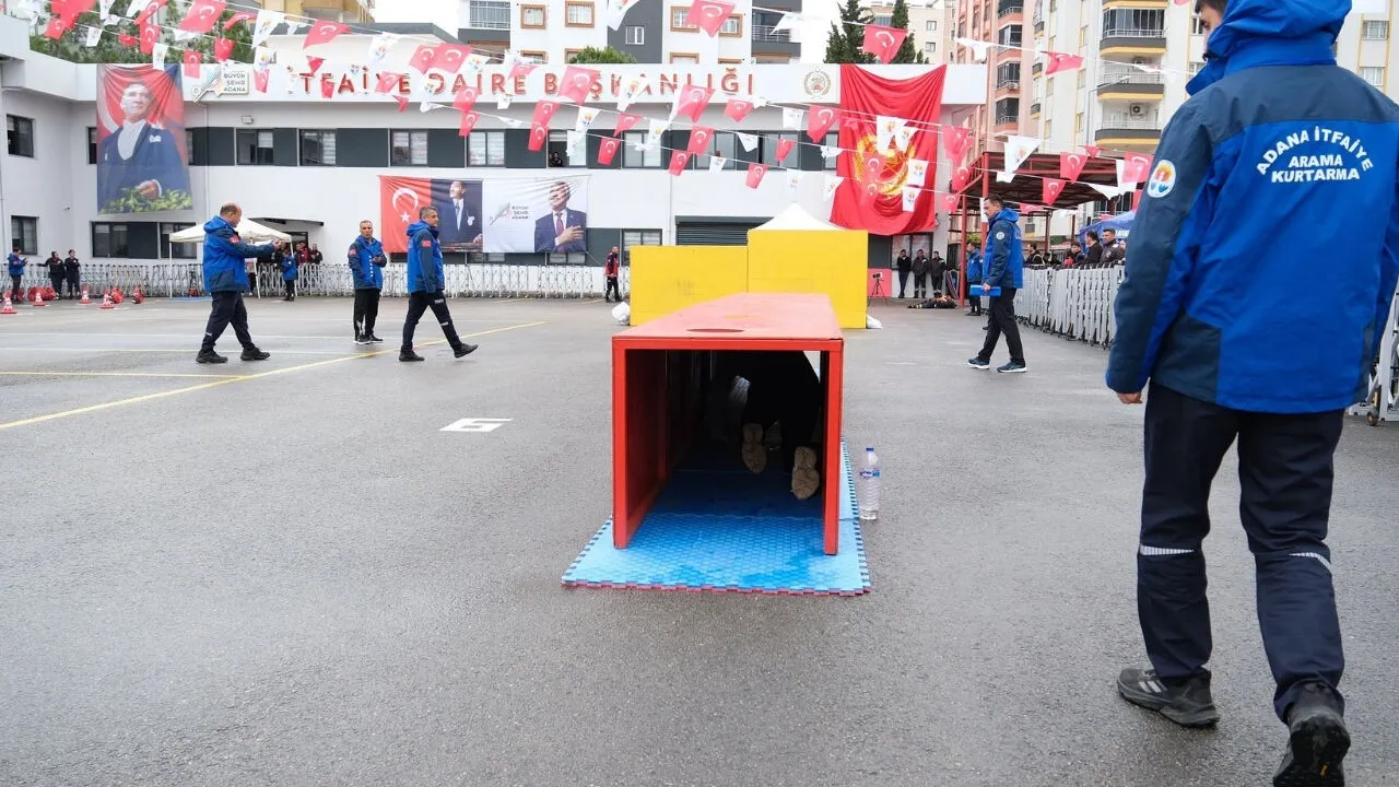 Adana’da itfaiye eri alımında parkur sınavı heyecanı