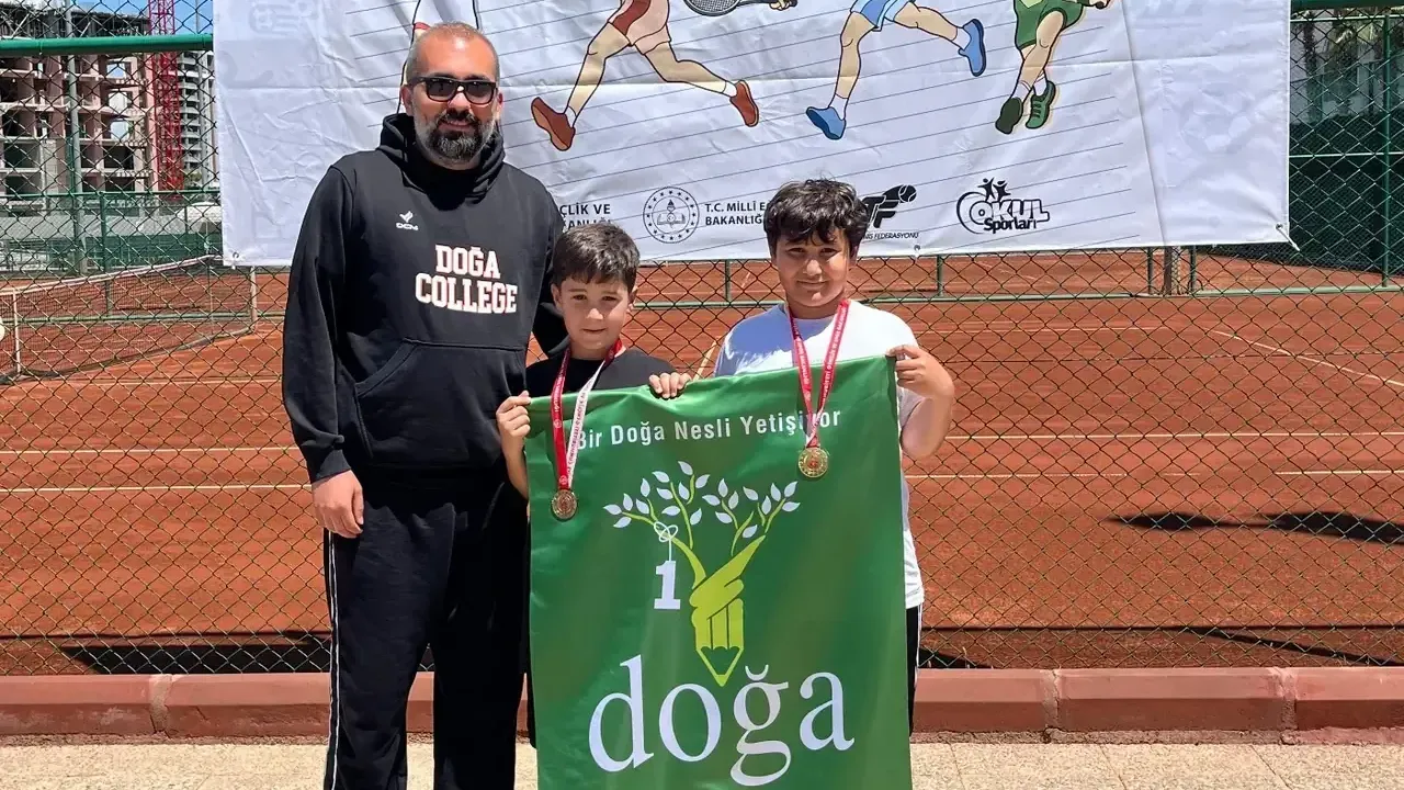 Adana Doğa Koleji tenis takımı Türkiye finallerine yükseldi