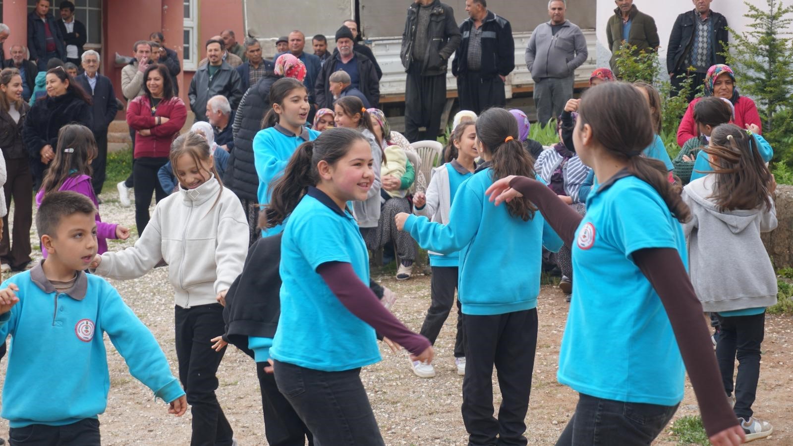 Feke'de geleneksel Hıdırellez şenliği düzenlendi
