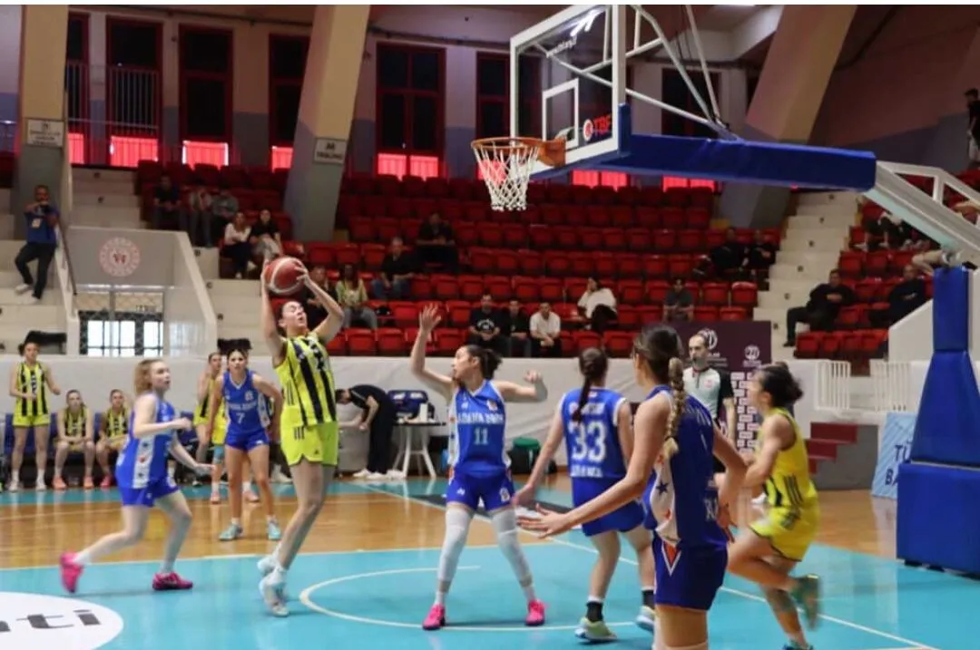 Adana Büyükşehir, Fenerbahçe’yi eleyip yarı finale çıktı