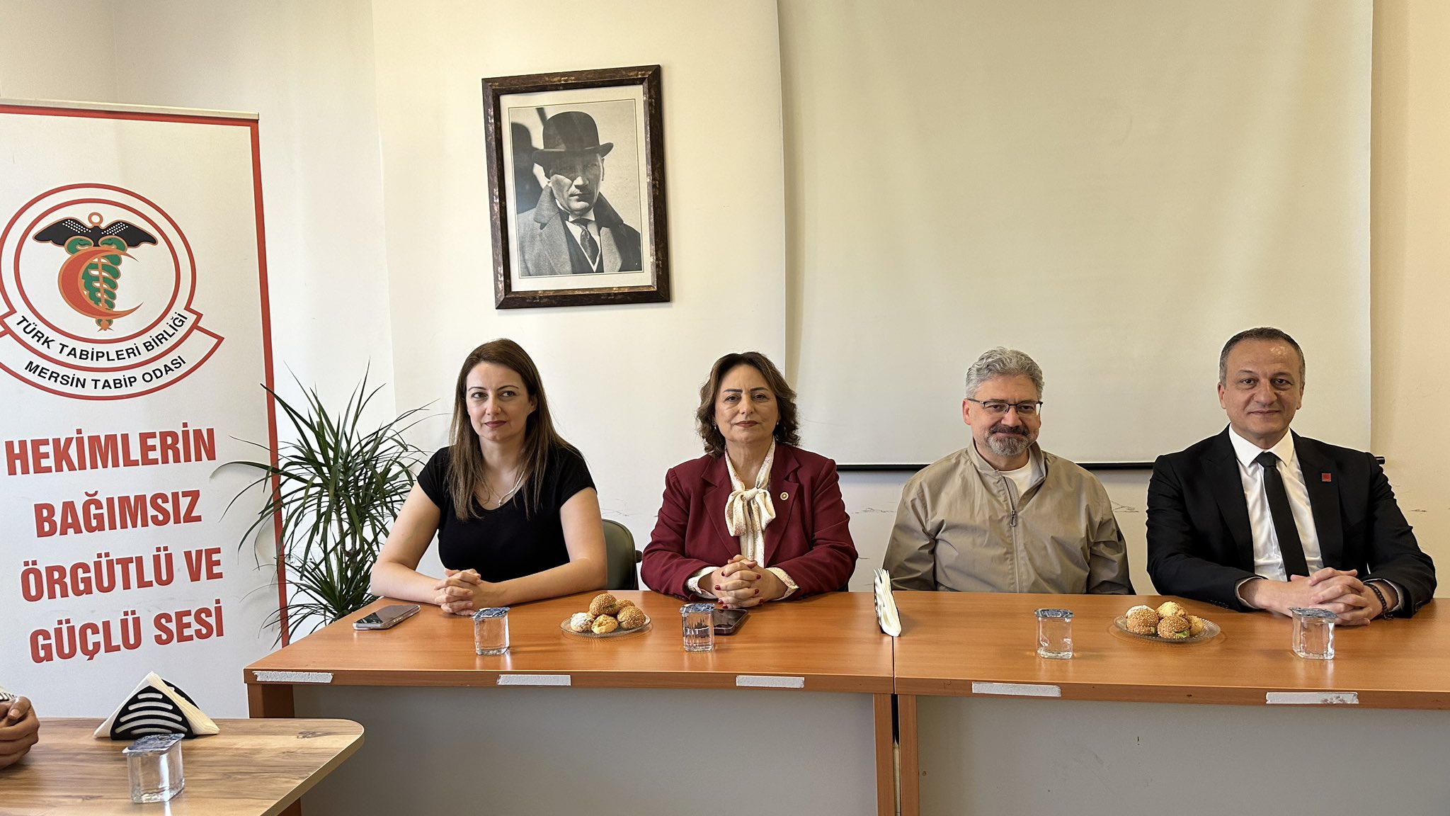 Müzeyyen Şevkin, sağlık sistemindeki sorunları Mersin’de gündeme taşıdı