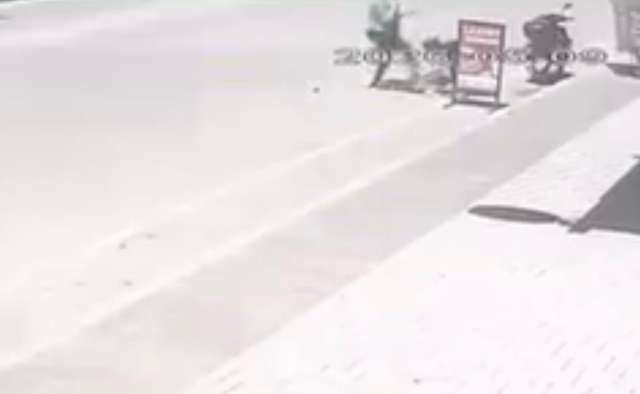 Sokak ortasında çocuğuna şiddet uygulayan anne gözaltına alındı