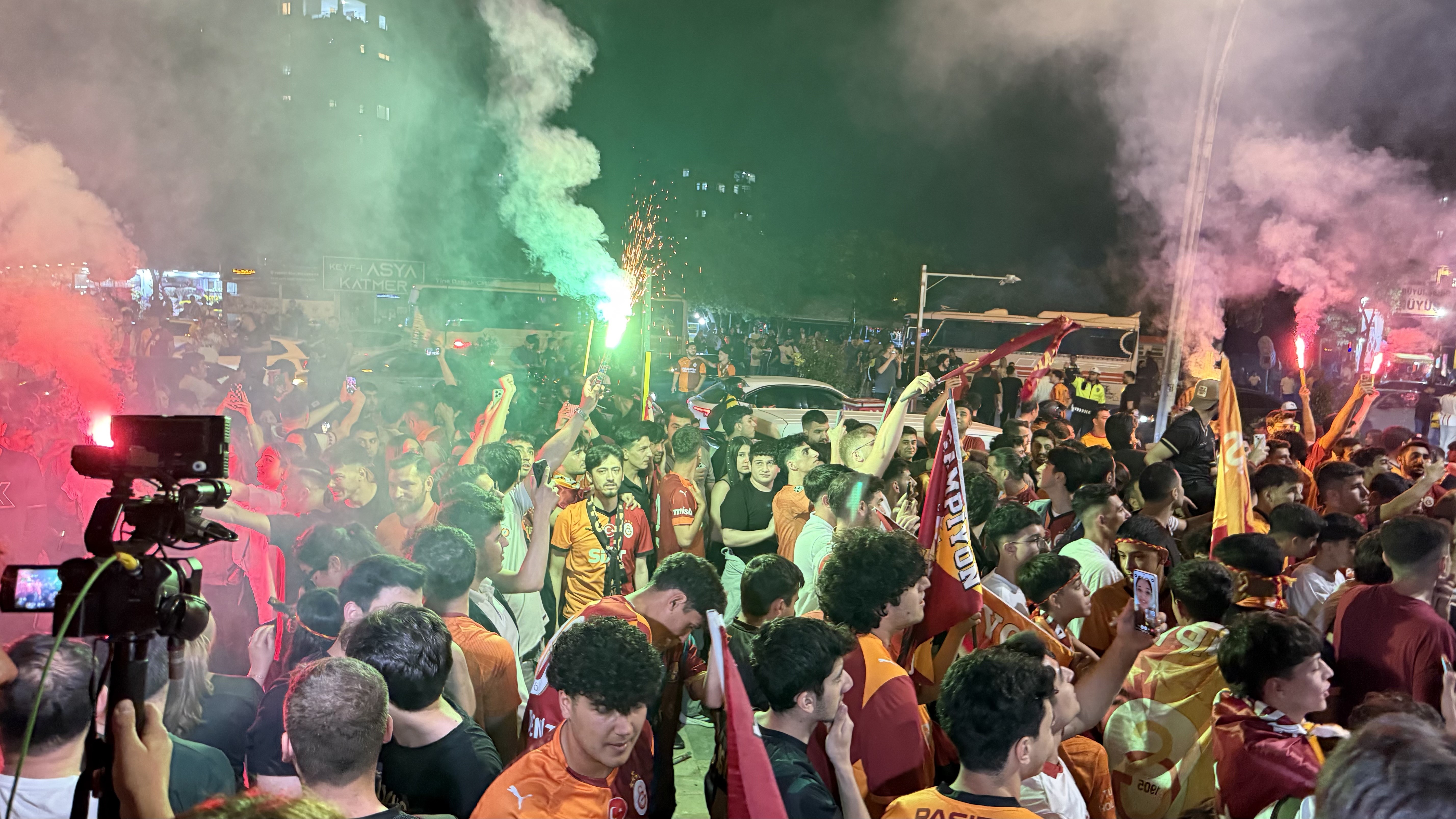 Galatasaray'ın şampiyonluğu Adana'da coşkuyla kutlandı