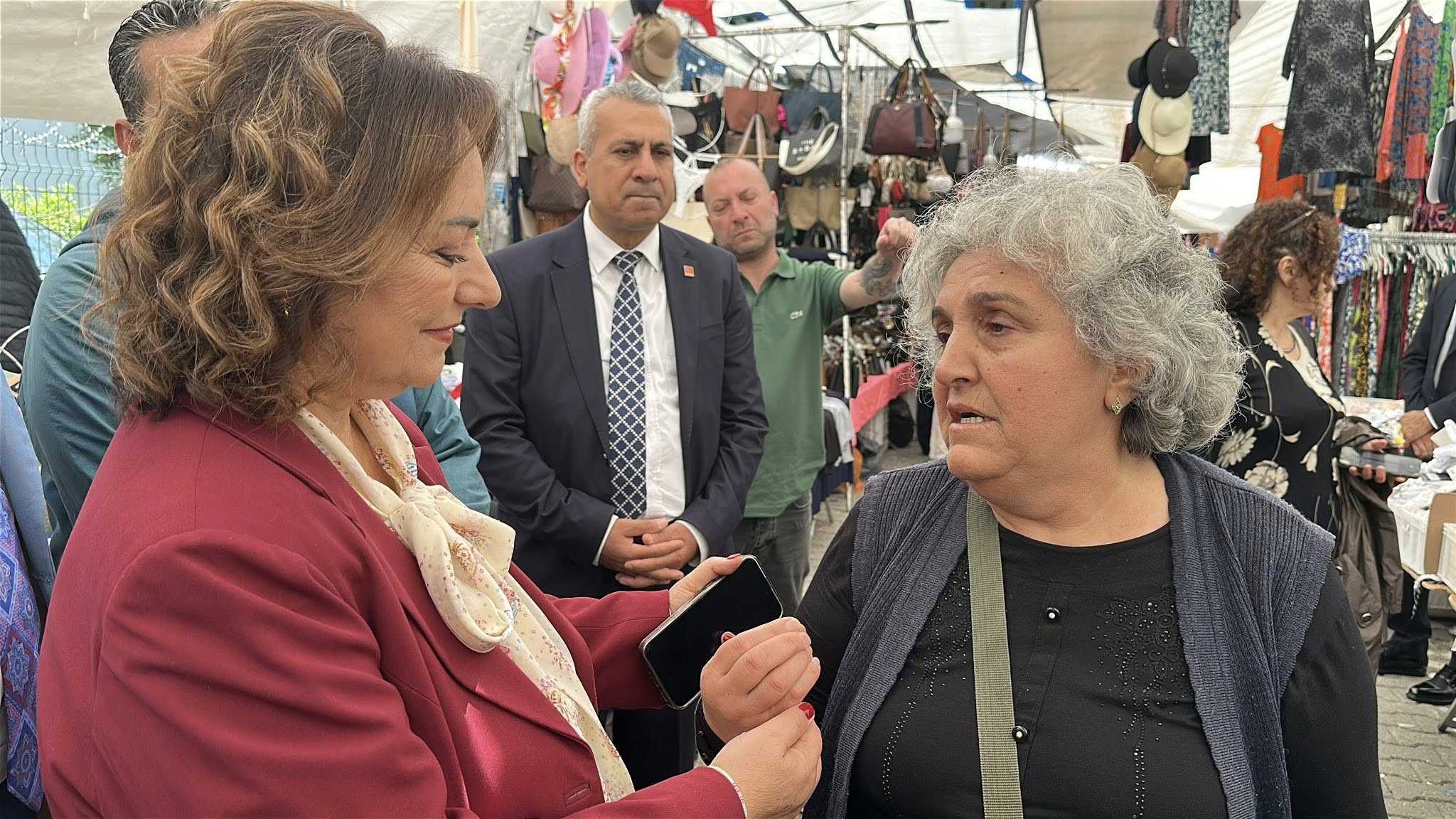 Müzeyyen Şevkin Mersin’de vatandaşın nabzını tuttu