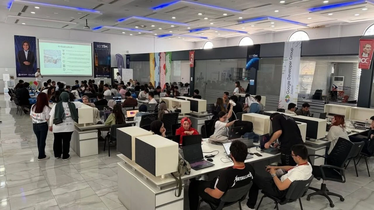 Genç yazılımcılar SEYTİM’de yapay zeka için buluştu