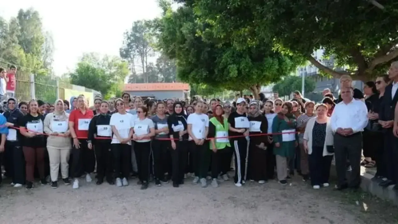 Ceyhan’da anneler ve çocuklar aynı parkurda koştu
