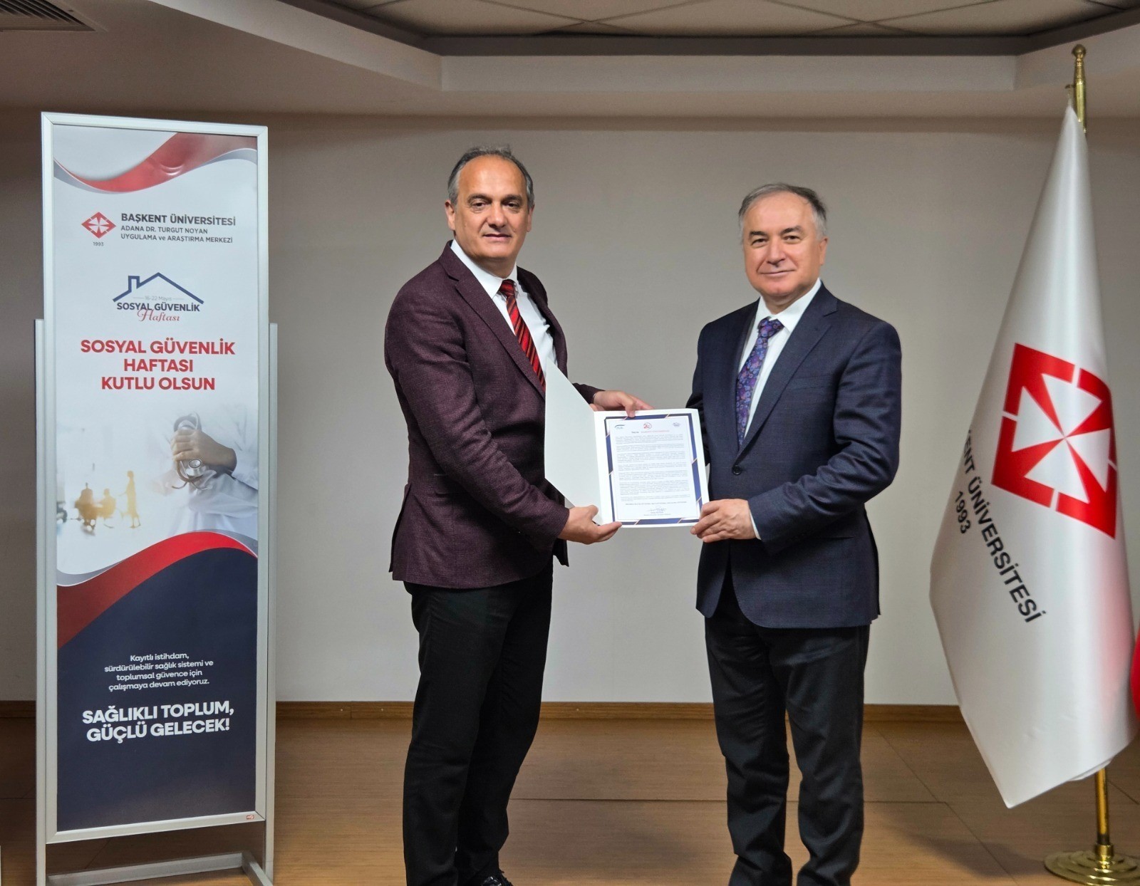 SGK'dan Başkent Üniversitesi Adana Dr. Turgut Noyan Uygulama ve Araştırma Merkezi'ne teşekkür belgesi