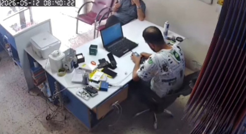 Tamir edilen cep telefonunun bataryası patladı