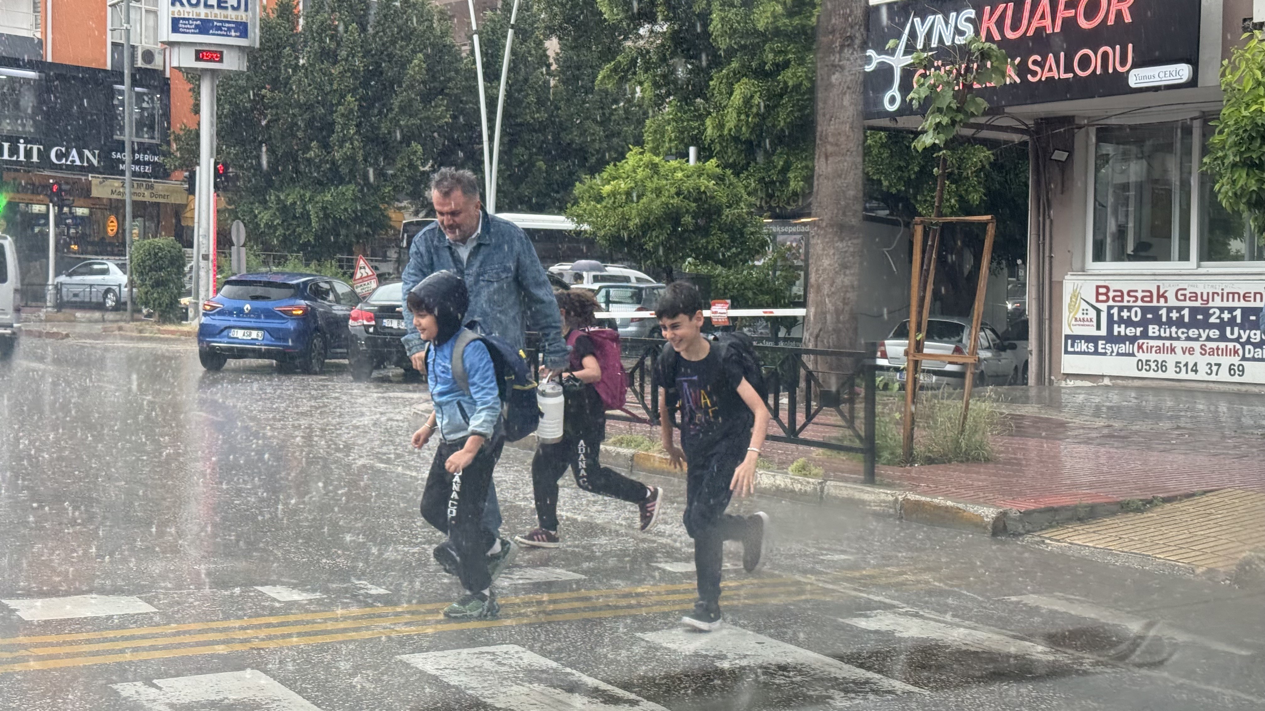 Adana'da Mayıs ortasında şiddetli yağış etkili oldu