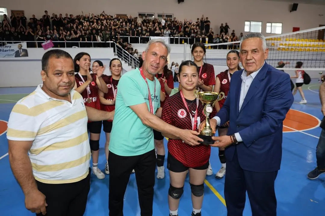 Karaisalı’da 19 Mayıs coşkusu voleybol turnuvasıyla yaşandı
