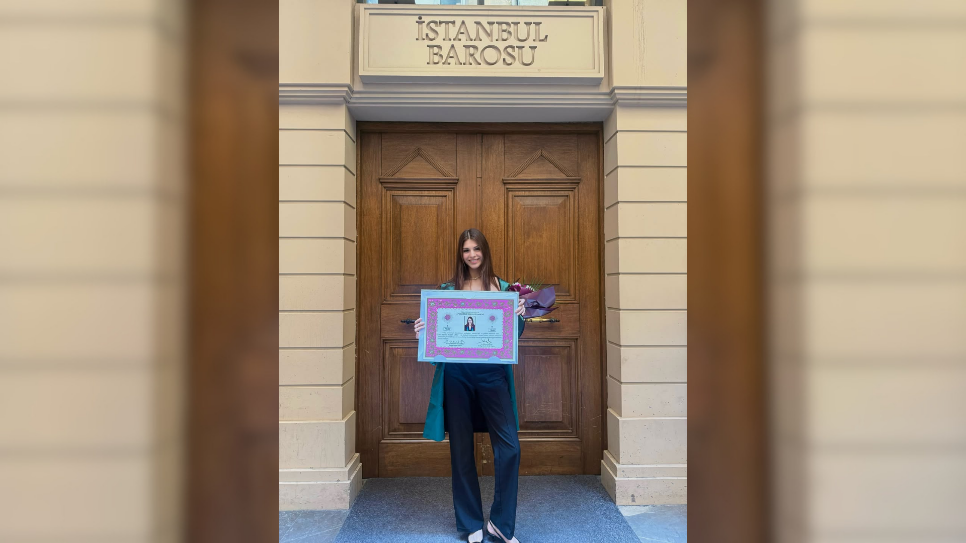 Adanalı sanatçı Berfin Ant hukuk fakültesinden mezun olarak avukatlık diplomasını aldı