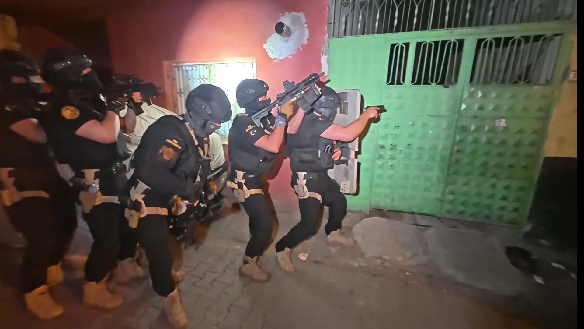 Adana'da DEAŞ'ın uyuyan hücresine operasyon: 16 kişi yakalandı