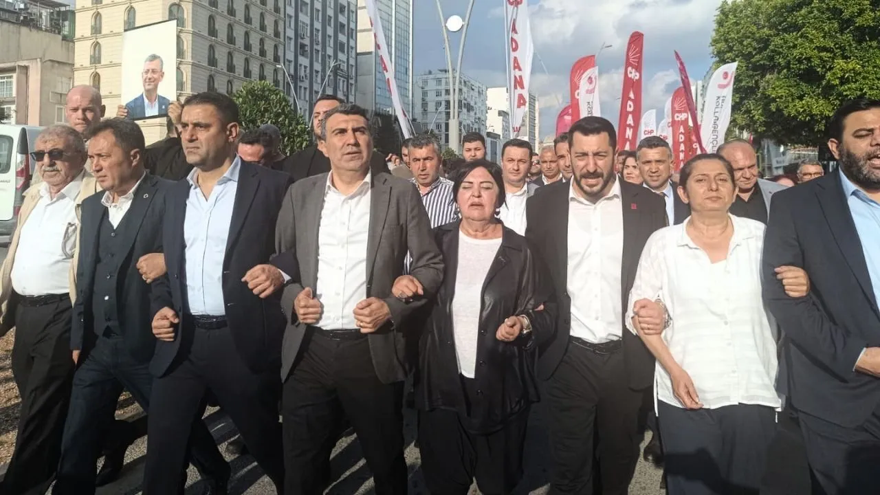 CHP Adana İl Başkanlığı’ndan "mutlak butlan" kararına protesto yürüyüşü