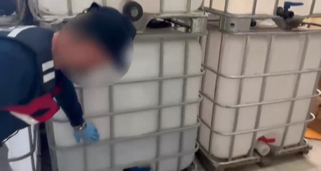 Adana ve Konya'da 13 bin 633 litre kaçak alkol ele geçirildi