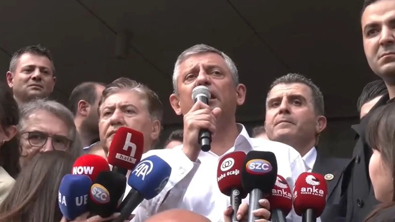 Özgür Özel’den CHP Genel Merkezi önünde sert açıklama: “CHP artık meydandadır”