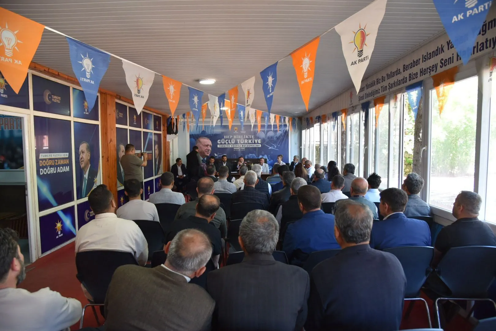 AK Parti teşkilatı Feke’de bayramlaşma programında buluştu