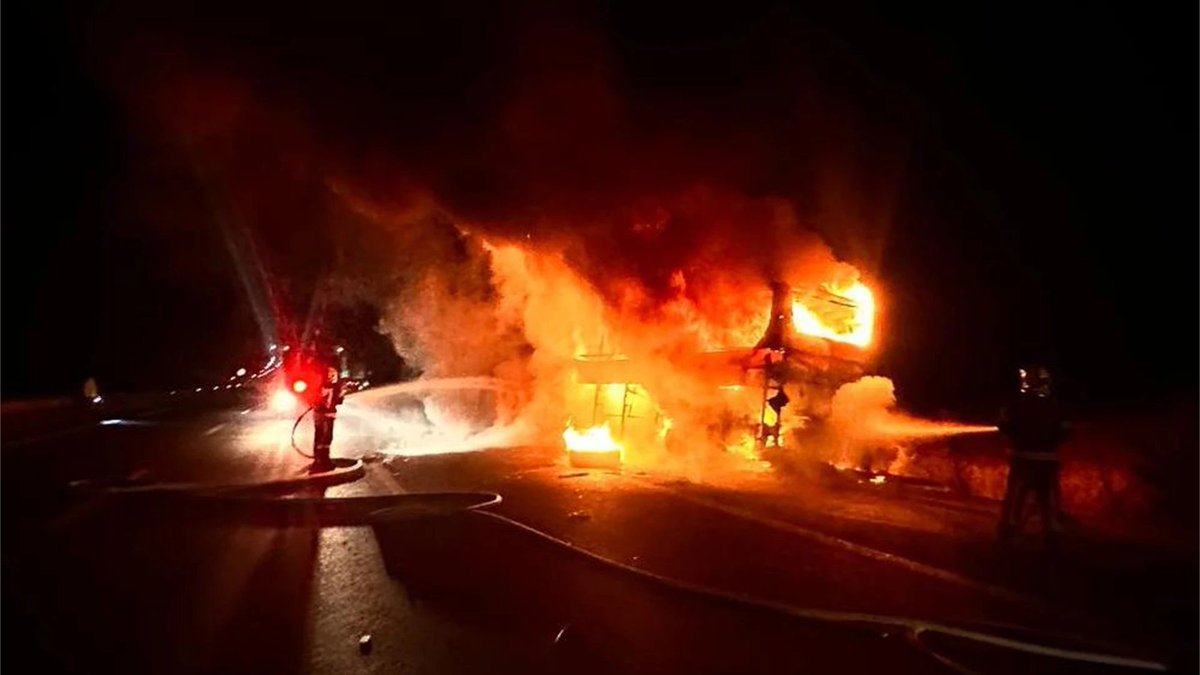 Denizli’de yolcu otobüsü yandı: Biri bebek 8 kişi hayatını kaybetti
