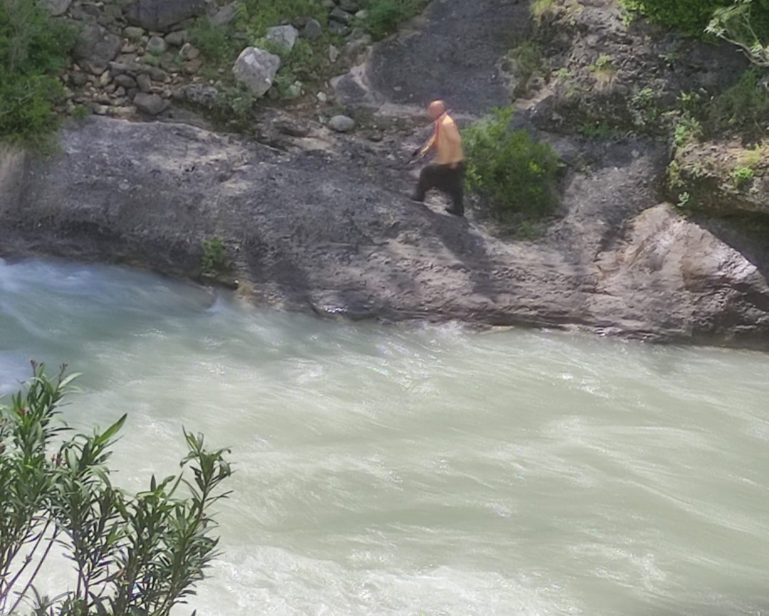 Eğlence Çayı’na giren genç kayboldu, ekipler seferber oldu