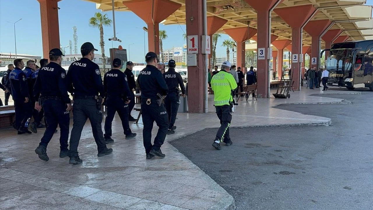 Adana Otogarı’nda bayram dönüşü yoğunluğu yaşanıyor