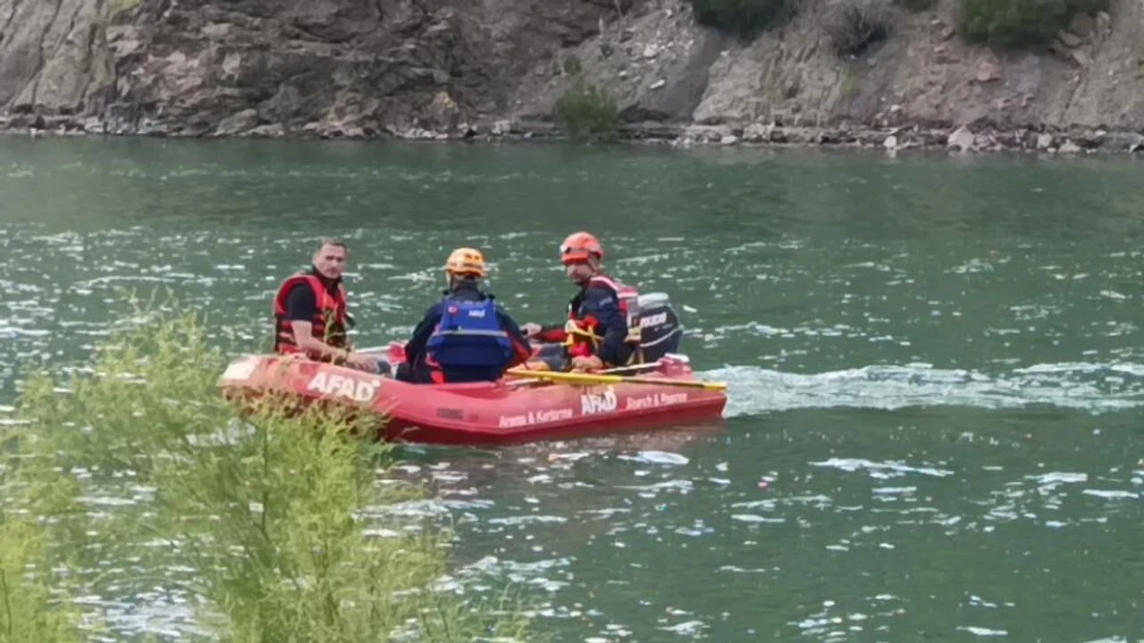 Ceyhan Nehri'nde kaybolan 62 yaşındaki adamı arama çalışmaları devam ediyor