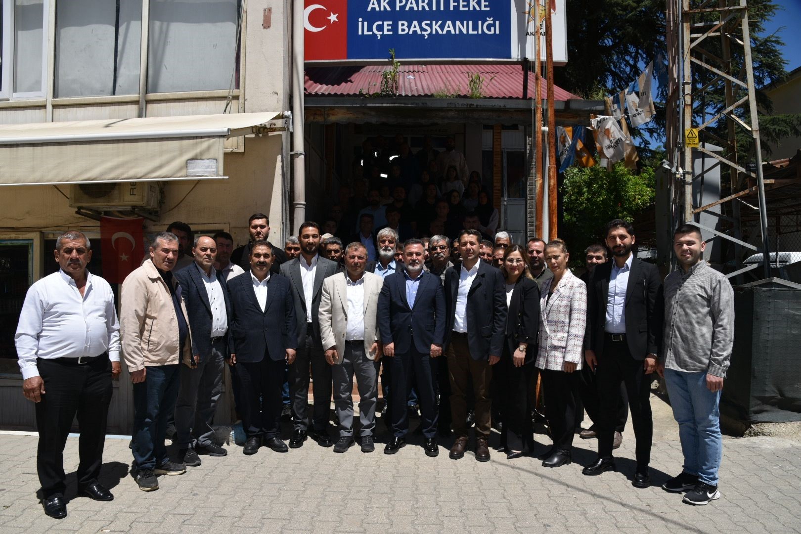 AK Parti Adana teşkilatı bayram boyunca vatandaşlarla bir araya geldi